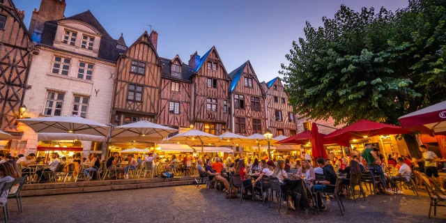 Place Plumereau le soir à Tours