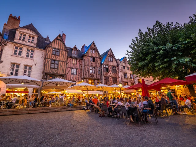 Place Plumereau le soir à Tours