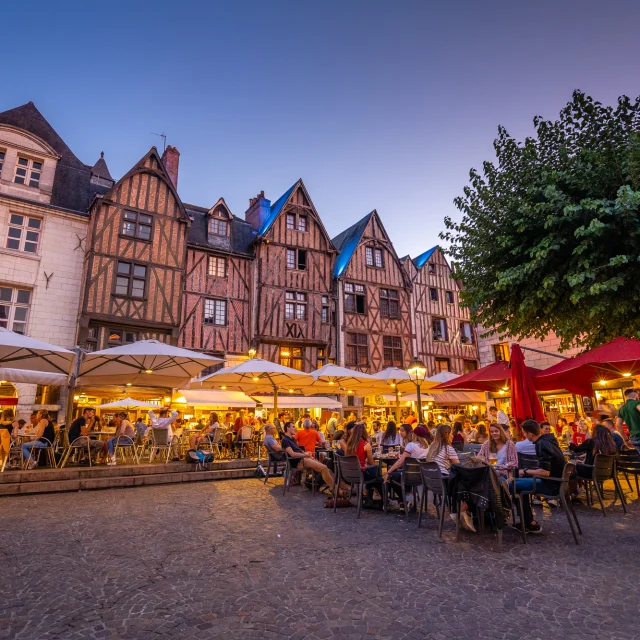 Place Plumereau le soir à Tours