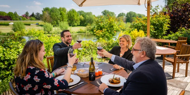 Terrasse du restaurant de l'Auberge de L'Ile à l'Ile-Bouchard