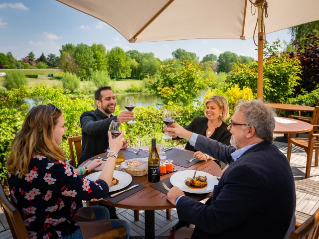Terrasse du restaurant de l'Auberge de L'Ile à l'Ile-Bouchard