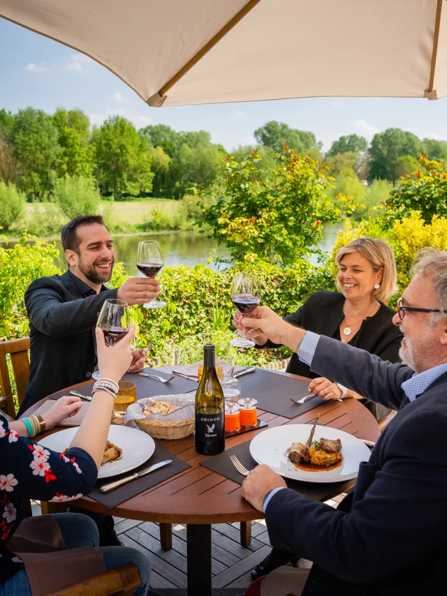 Terrasse du restaurant de l'Auberge de L'Ile à l'Ile-Bouchard