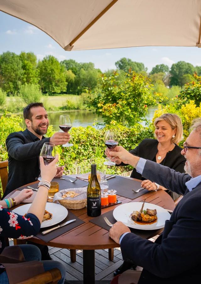 Terrasse du restaurant de l'Auberge de L'Ile à l'Ile-Bouchard