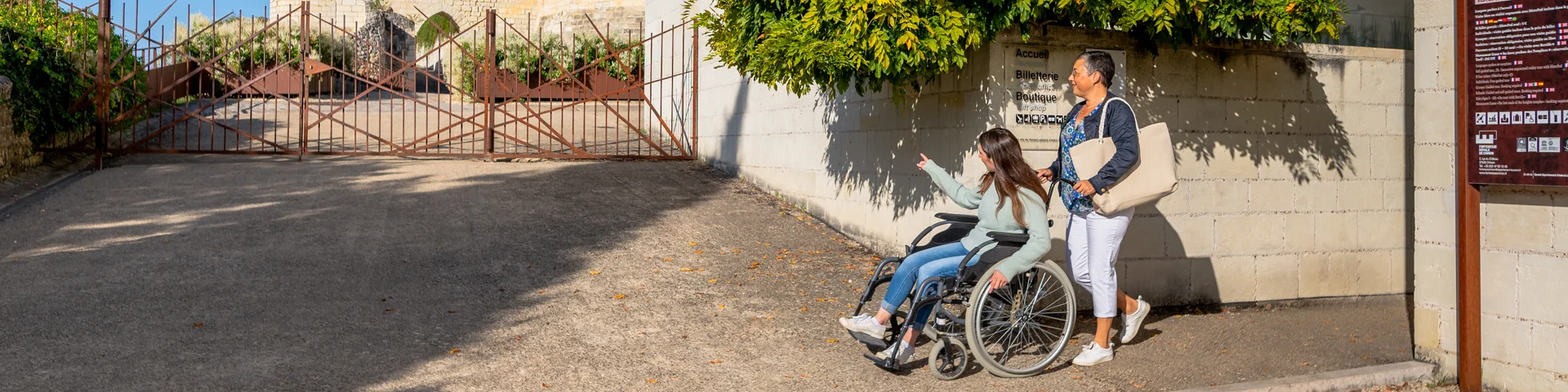 Tourisme et Handicap accessibilité Forteresse royale de Chinon