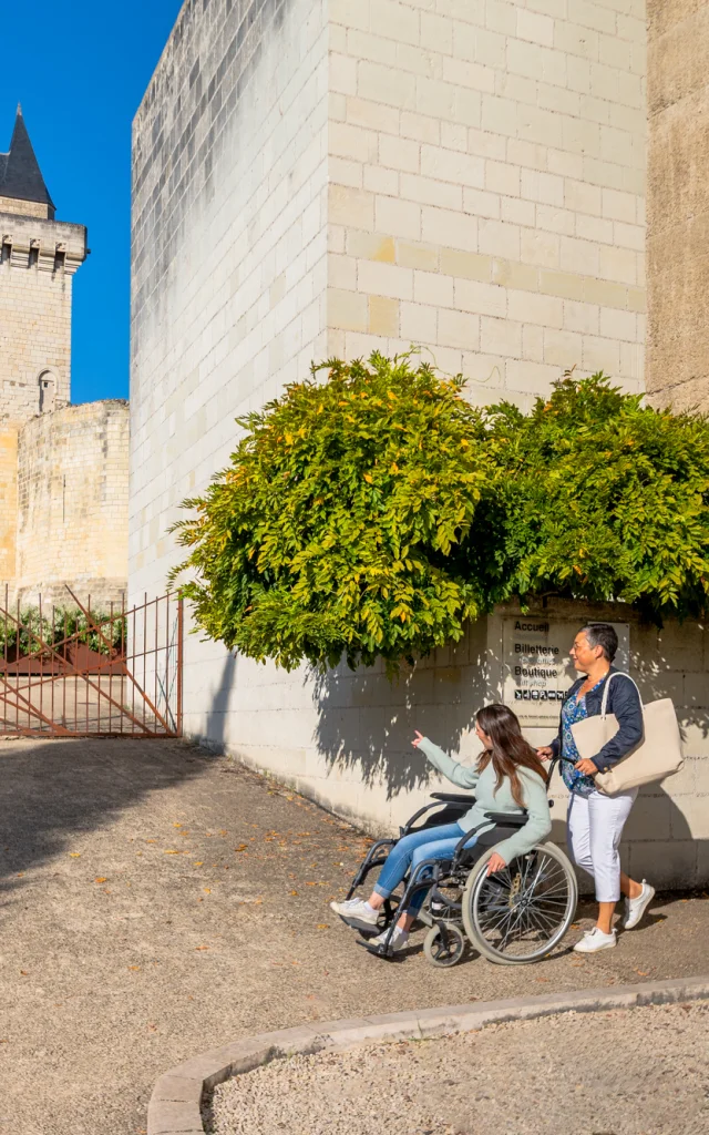 Tourisme et Handicap accessibilité Forteresse royale de Chinon