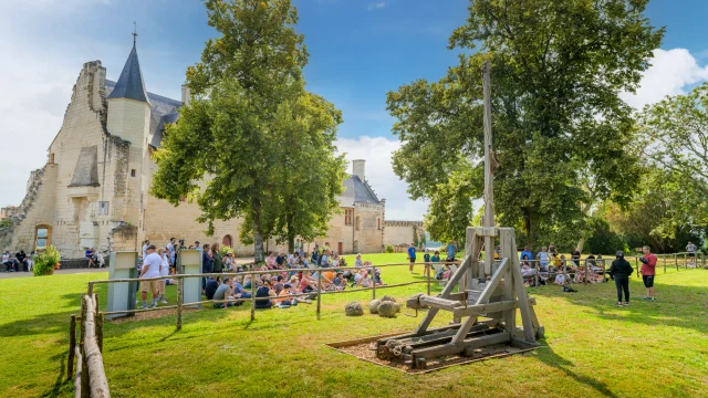 Démonstration d'épées à la Forteresse royale de Chinon