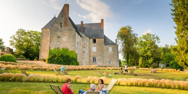 Diners sur l'herbe au Musée Balzac à Saché