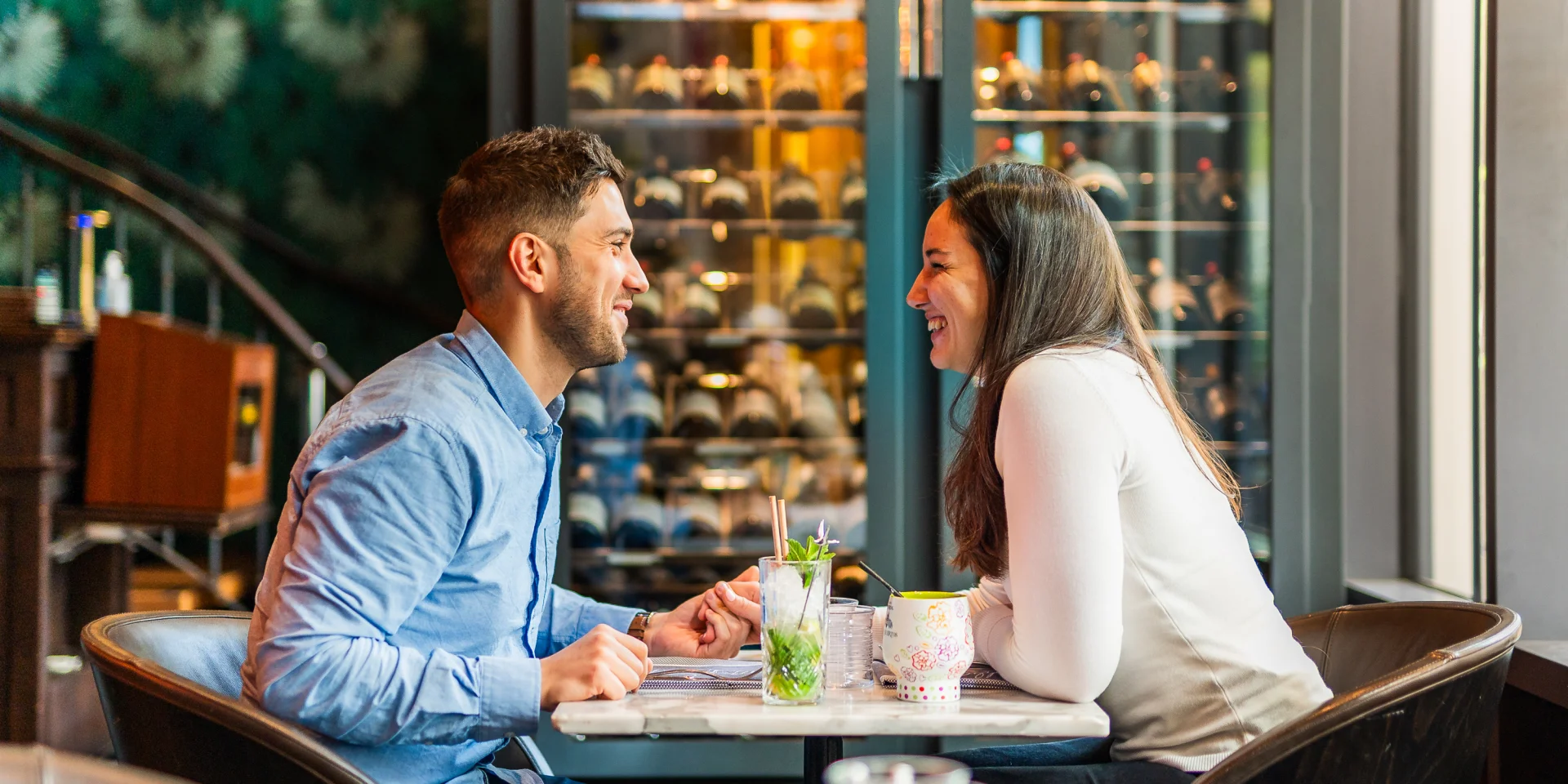 One to one - couple in Touraine in a restaurant