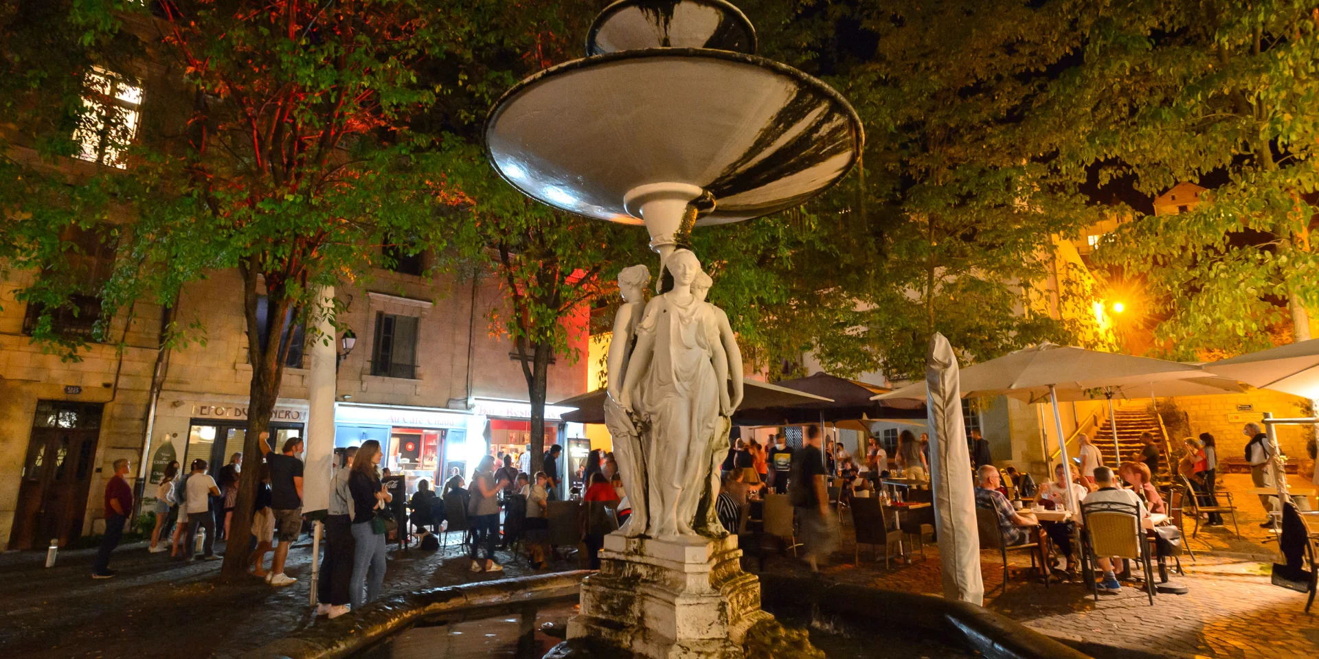 Chinon La Fontaine des Trois Grâces