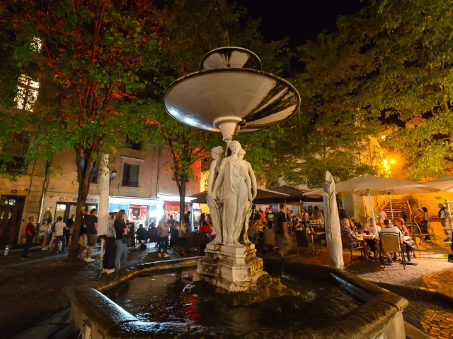 Chinon La Fontaine des Trois Grâces