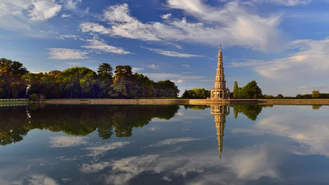 Pagode de Chanteloup et pièce d'eau