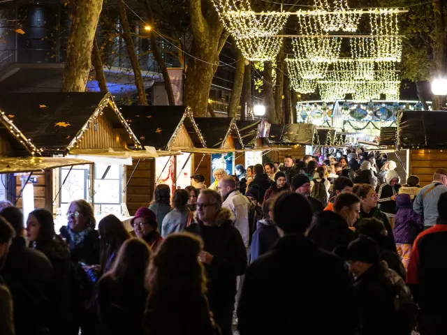 Marché de Noël du boulevard Heurteloup, à Tours.