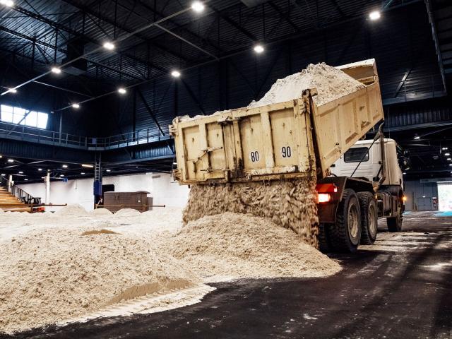 Depose De Sable Par Un Camion En Interieur Copyright Christophe Martin Destination Angers 4823