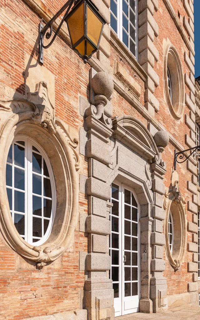 Détail de la façade de l'Hôtel de Guise, Préfecture de l'Orne