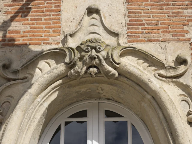 Détail de la façade de l'Hôtel de Guise, Préfecture de l'Orne