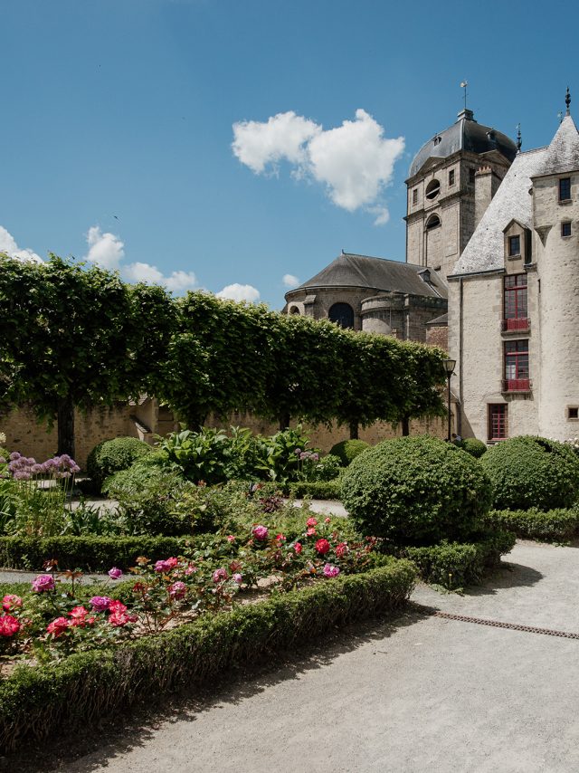 Cycliste dans le jardin d'Ozé à Alençon