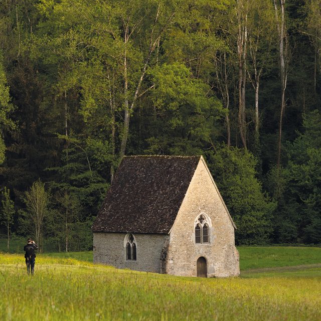 Vue extérieure de la chapelle de Saint-Céneri-le-Gérei