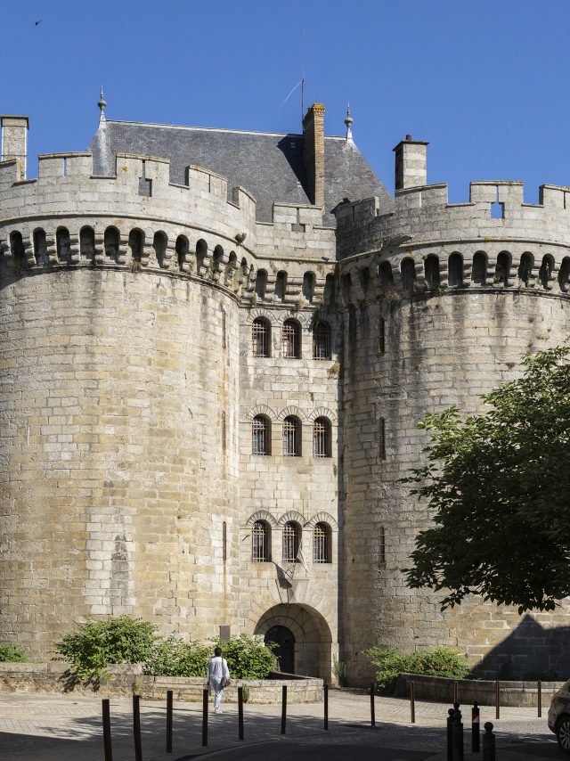 Châtelet d'entrée du château des Ducs d'Alençon