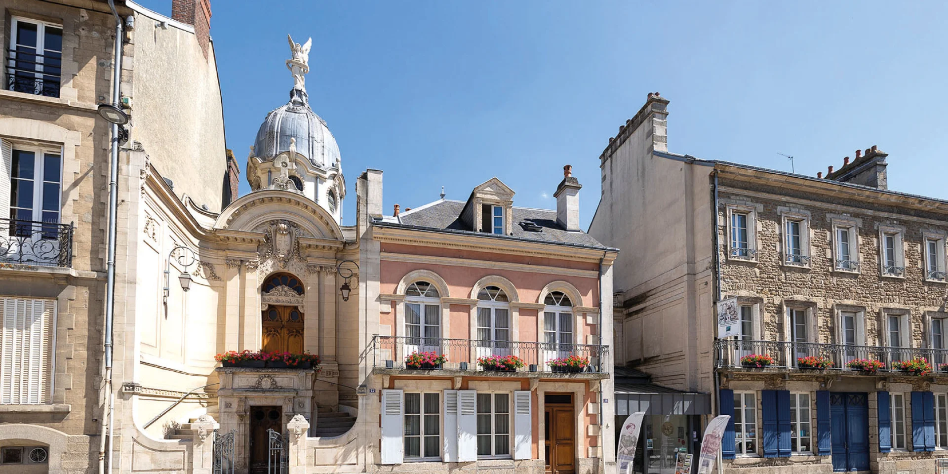 Vue extérieure de la maison natale de Sainte Thérèse