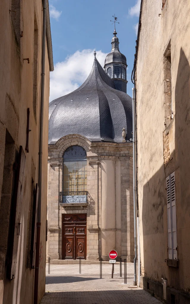 Vue de l'ancienne église des Jésuites à Alençon