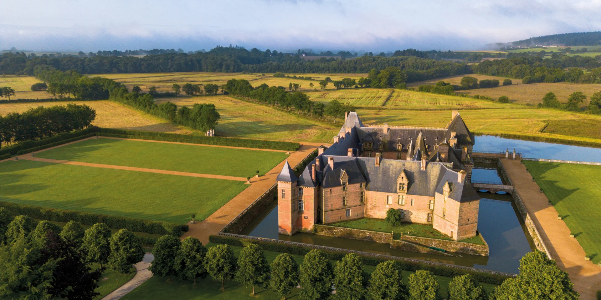 Vue aérienne du Château de Carrouges