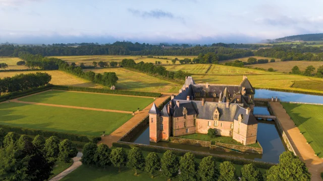 Vue aérienne du Château de Carrouges