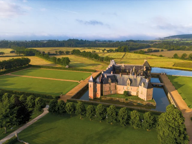 Vue aérienne du Château de Carrouges