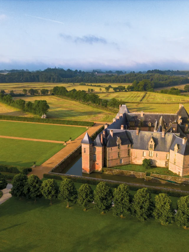 Vue aérienne du Château de Carrouges
