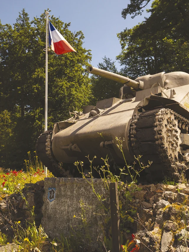 Le char Valois au carrefour de la Croix de Médavy en forêt d'Écouves