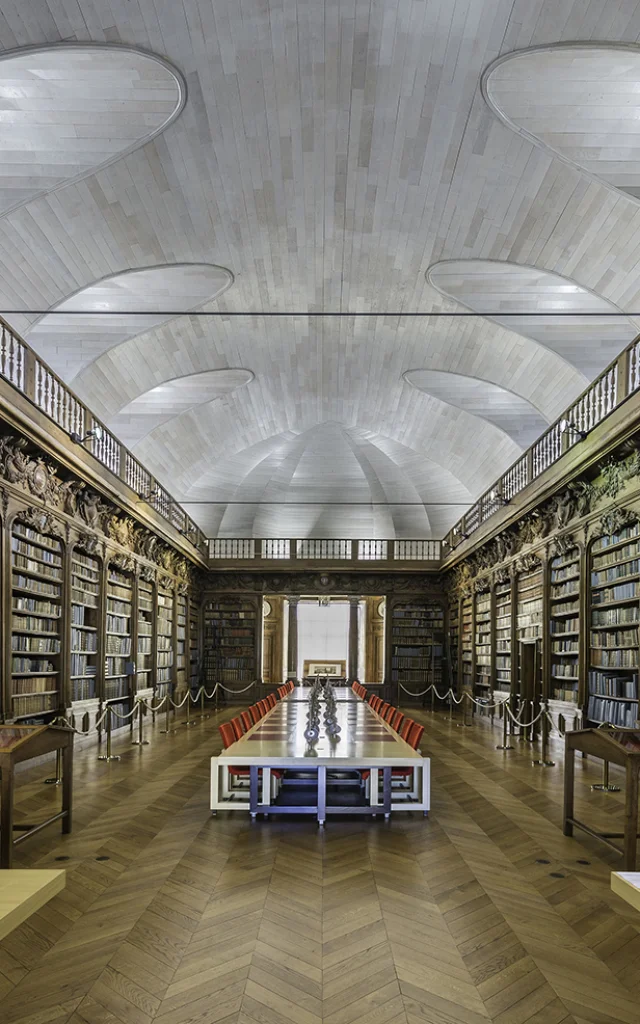 Salle des boiseries de la médiathèque Aveline à Alençon