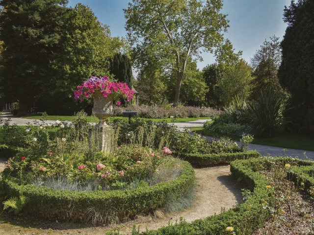 Vue de la roseraie du parc des Promenades
