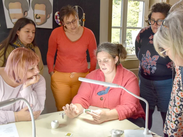 Ateliers Dentelle Alencon Tourisme 01