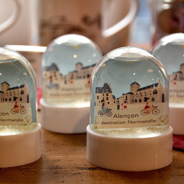 Boules à neige Alençon Toiurisme