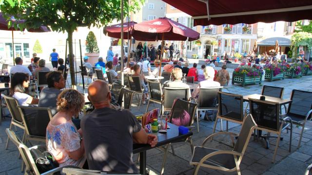 bar-spectacle-place-de-la-rsistance-mairie-dallevard-les-bains.jpg