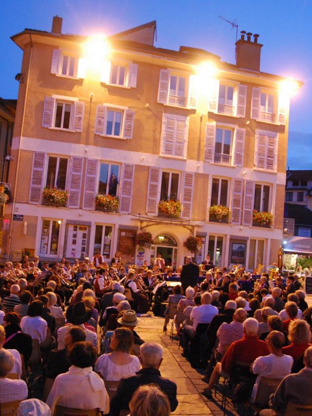 Concert Hamonie Sur La Place ©mairie D'allevard Les Bains