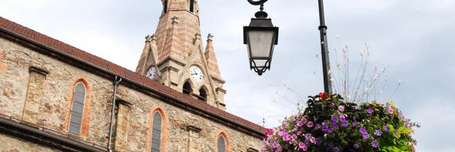glise-fleurs-candelabre-mairie-dallevard-les-bains.jpg
