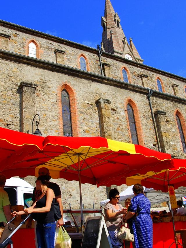 march-jeudi-glise-mairie-dallevard-les-bains.jpg