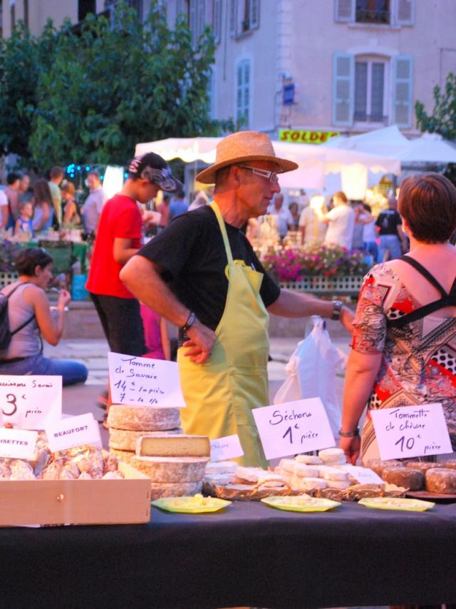 Marché Nocturne Fromager ©mairie D'allevard Les Bains