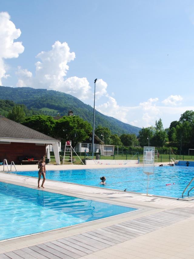 Uitzicht op het zwembad ©mairie D'allevard Les Bains