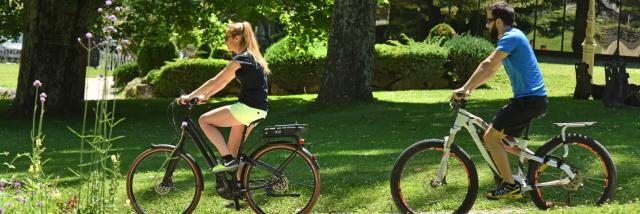 velo-dans-le-parc-des-thermes-allevard-credit-photo-j-damase.jpg