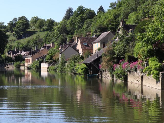 Rue du Bourgneuf on the banks of the Sarthe river