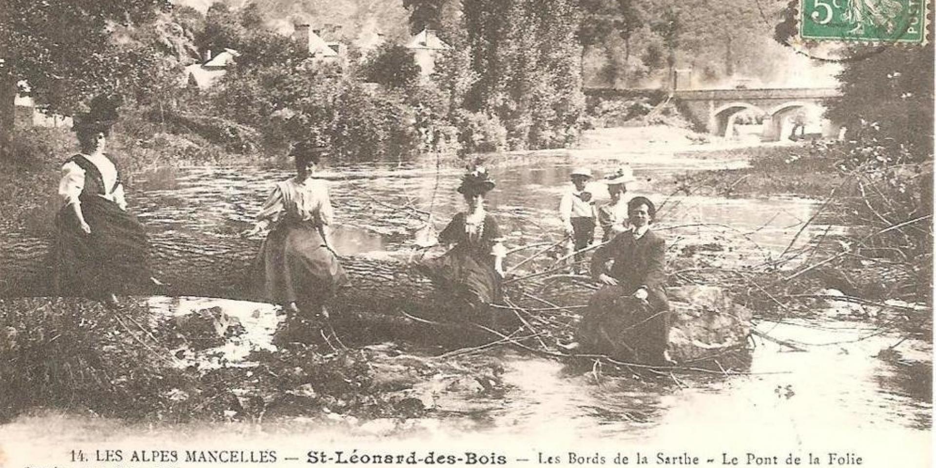 Carte postale ancienne - Saint-Léonard-des-Bois, le Pont de la Folie