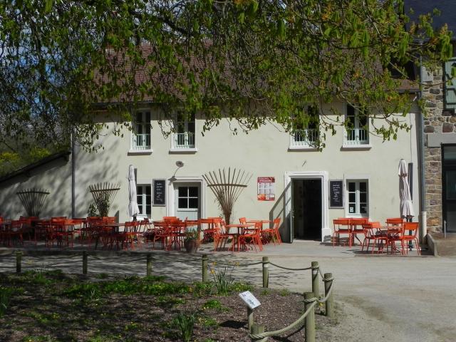 Terrasse de la boutique café-nature du Domaine du Gasseau