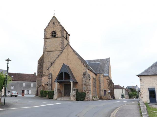 Église Saint-Pierre à Gesnes-le-Gandelin