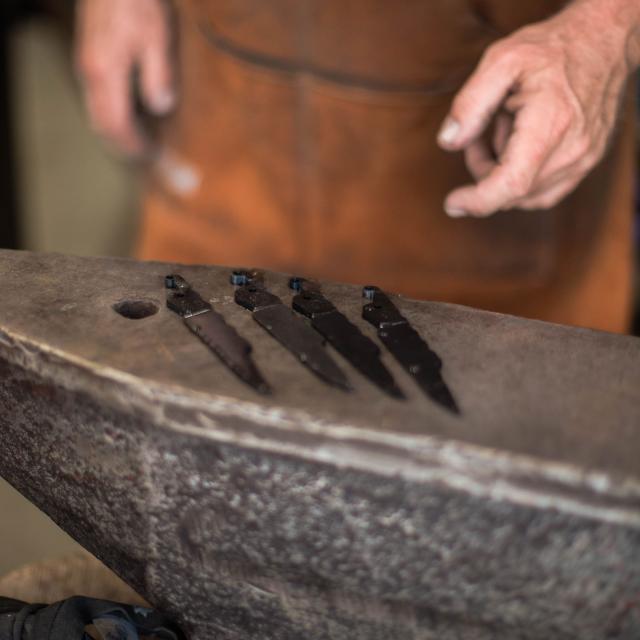 Créations de Pascal Turpin, taillandier d'armes à Fresnay-sur-Sarthe, photographiées par Delphine Grigné
