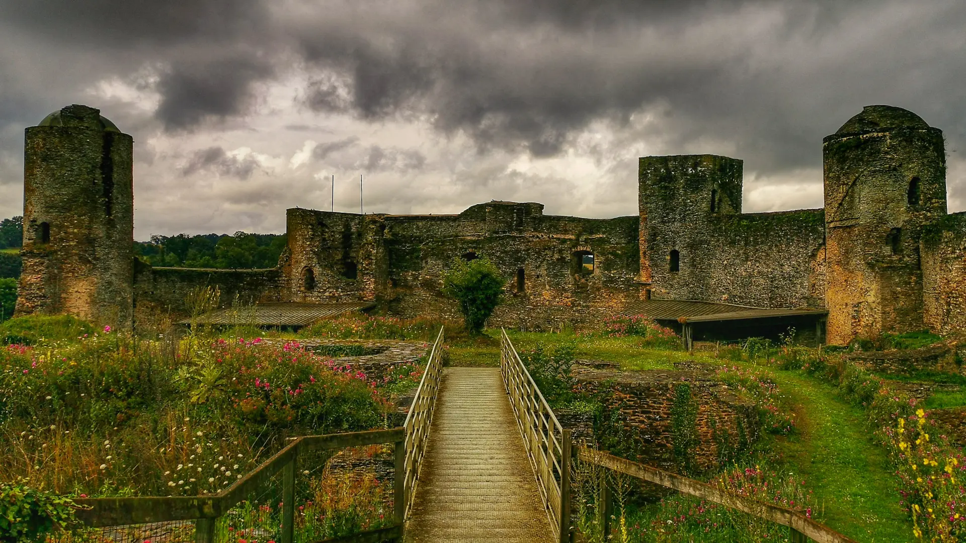 Chateau Medieval De Pouance C. Idier