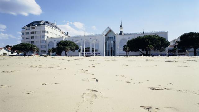 faade-palais-arcachon-1.jpg