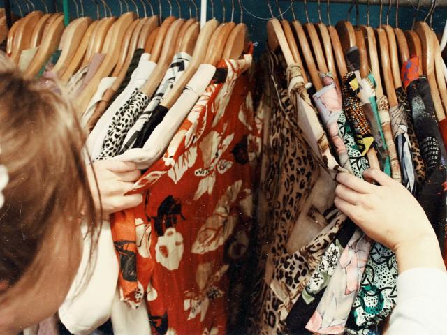 Shopping Becca Mchaffie Fzde 6itjkw Unsplash