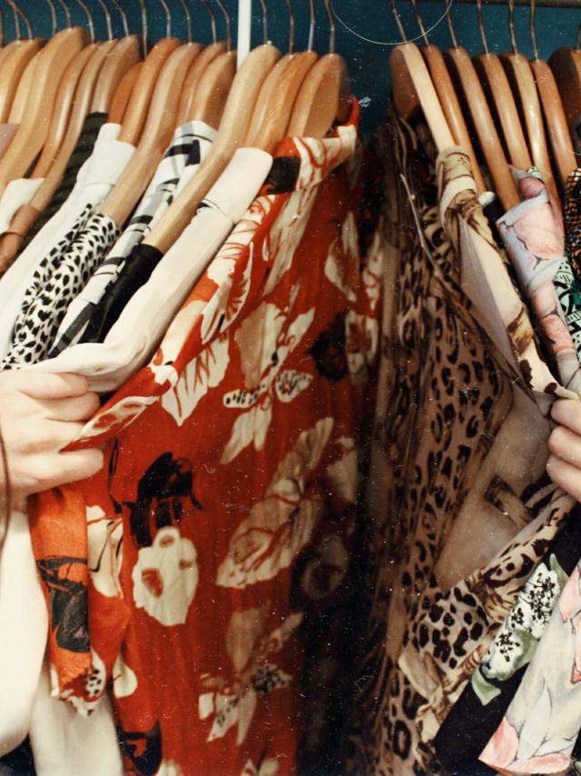shopping-becca-mchaffie-fzde-6itjkw-unsplash.jpg