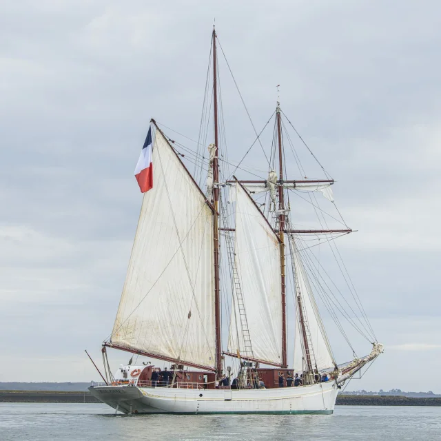 La goelette Belle Poule part pour la mission Estivale Mediterranée pendant quelques mois.